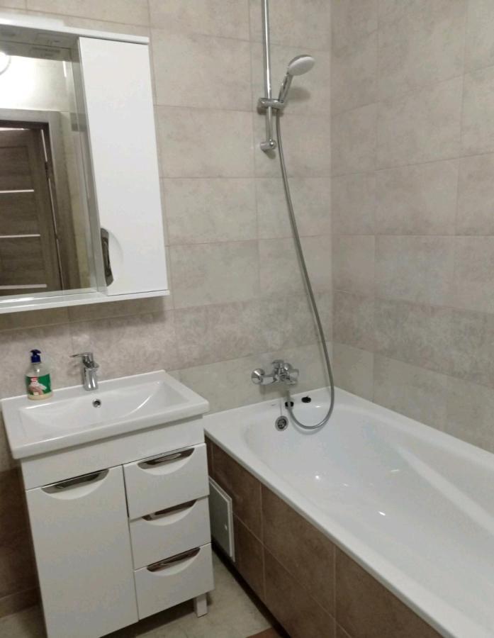 Квартира В Новобудові Appartement Loetsk Buitenkant foto